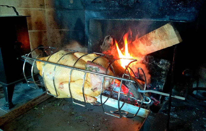 Pollo allo spiedo, allevato e cucinato a metri zero.